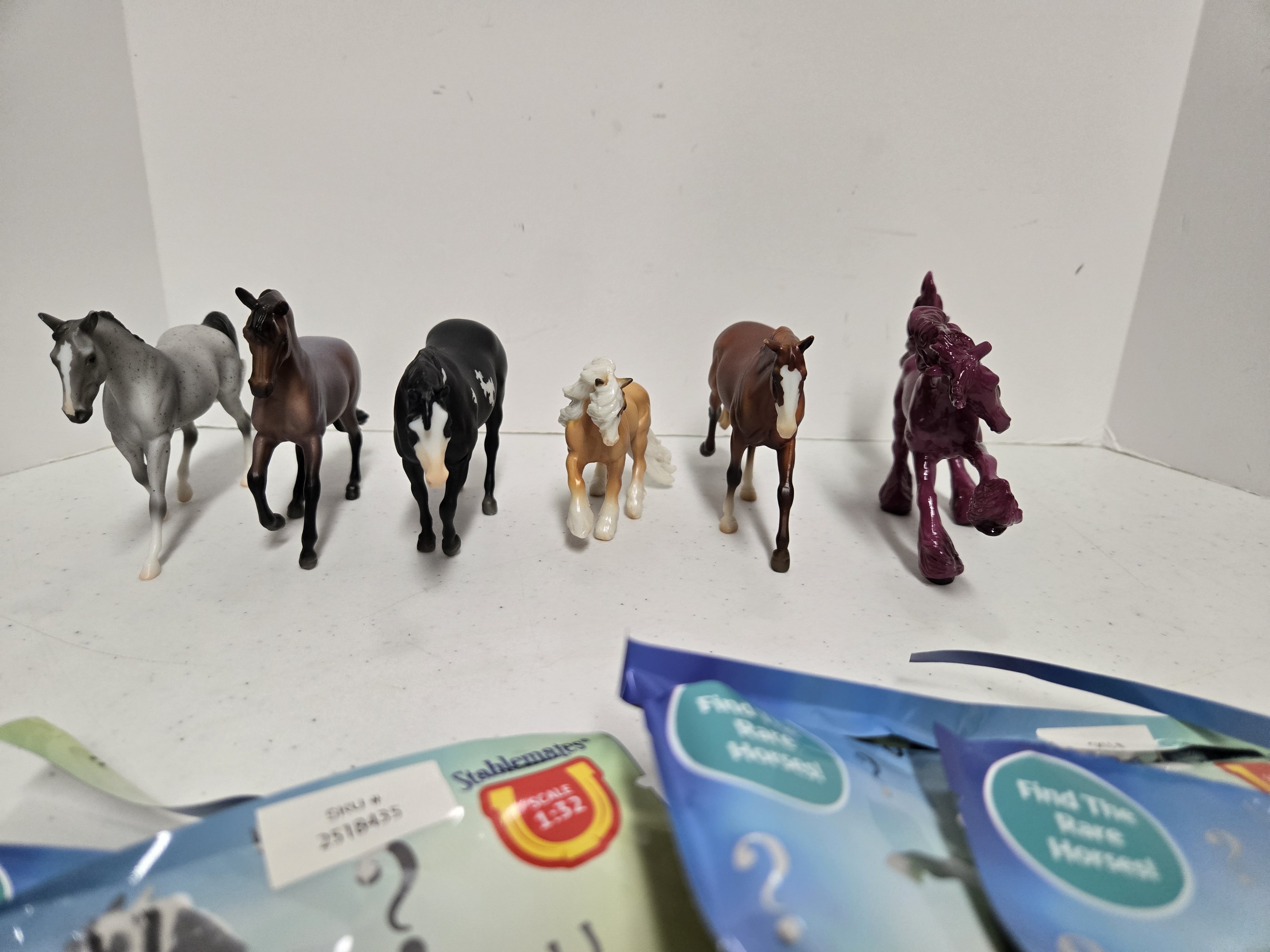 Breyer 2025 TSC Stablemate SR set five plus chase #10337-LA