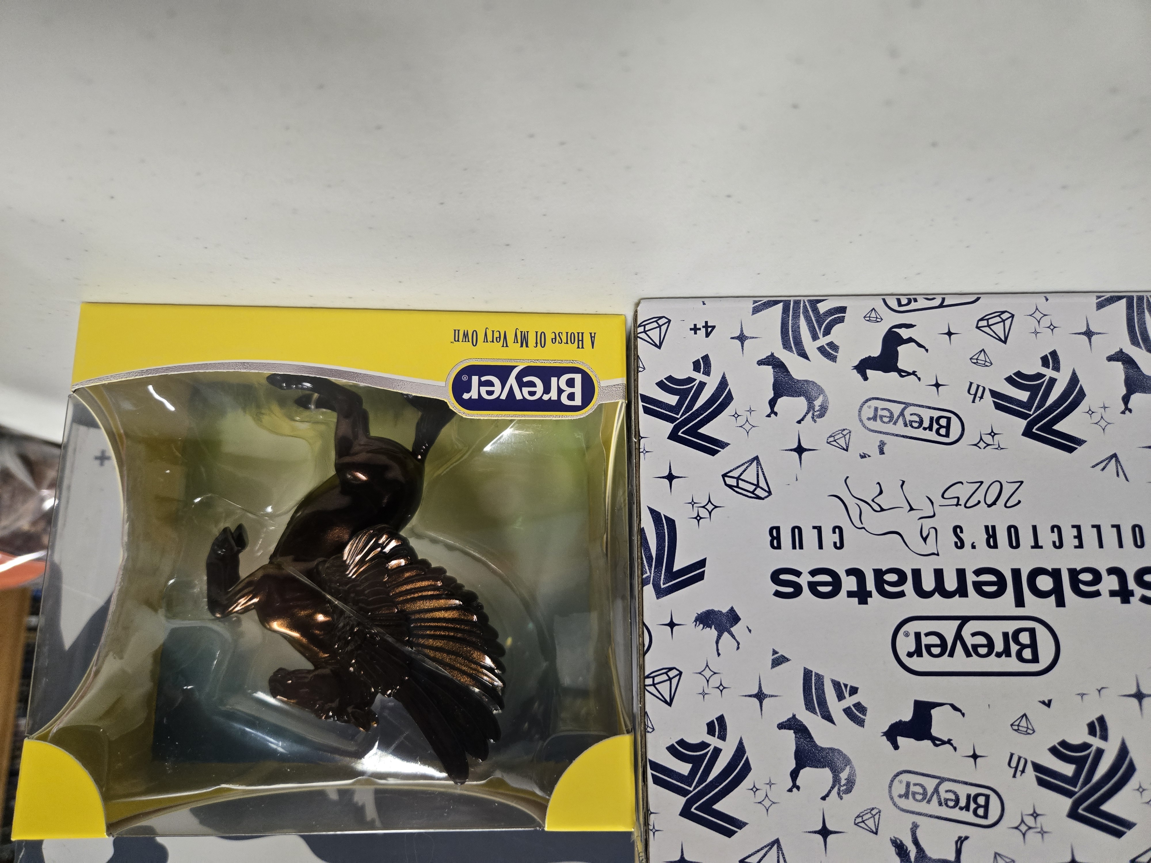 Breyer 2025 Stablemate Collector Club Harbringer #10355-LA
