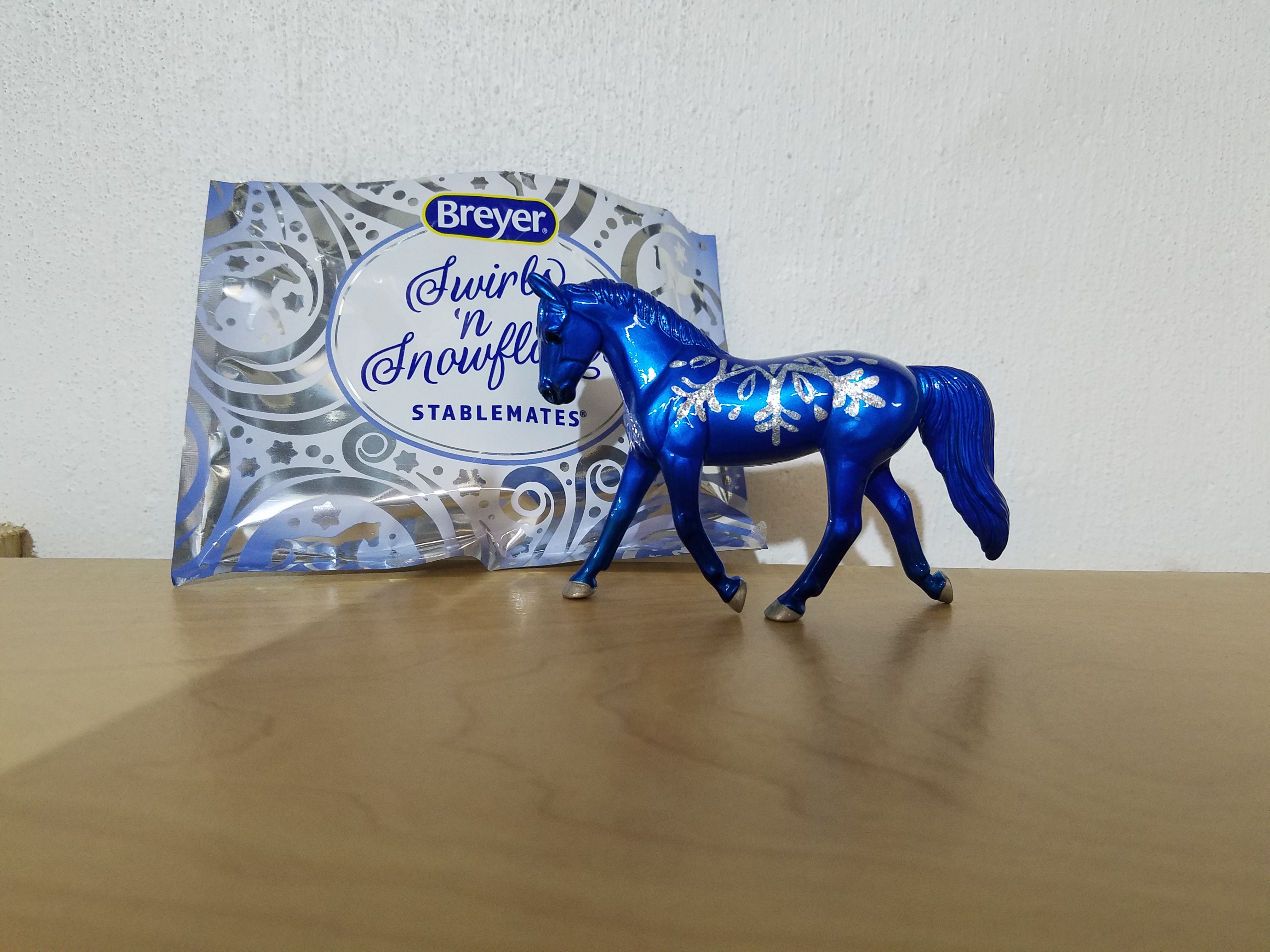 Breyer 2023 Stablemate Christmas Swirls n Snowflake blue #712515