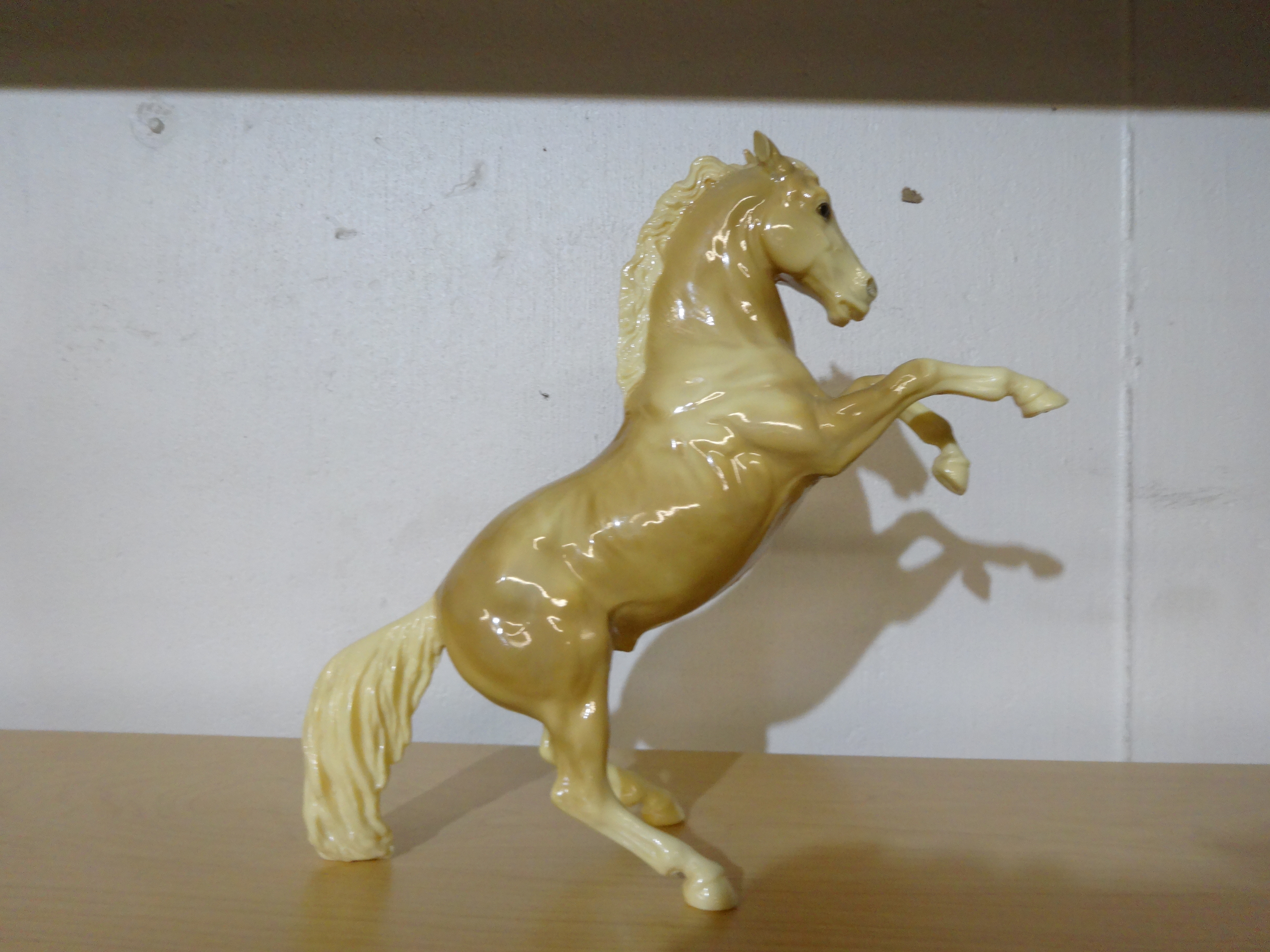 Breyer Fighting Stallion Glossy Palomino #33-A-KL