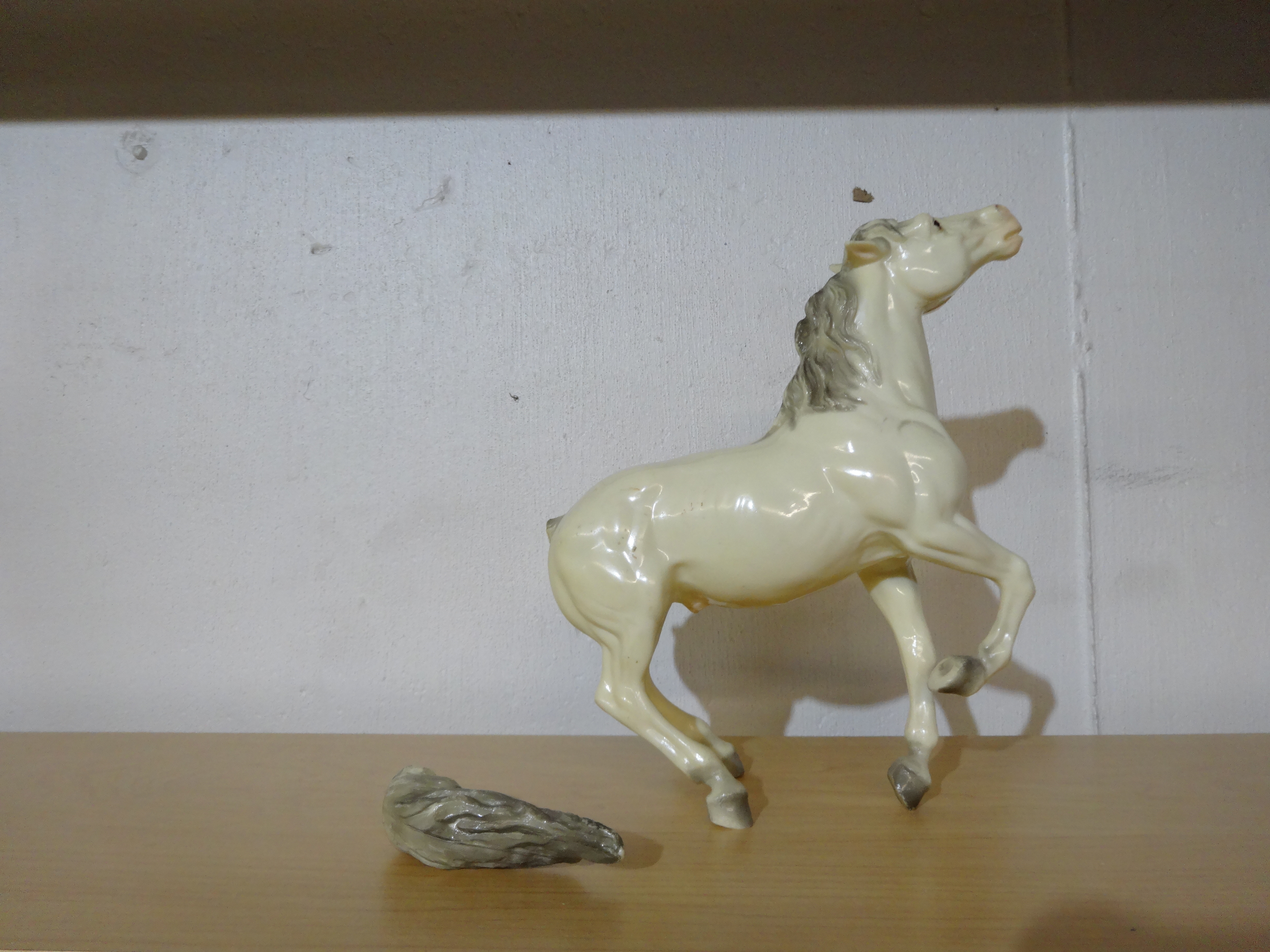Breyer Mustang Glossy Alabaster #85-KL