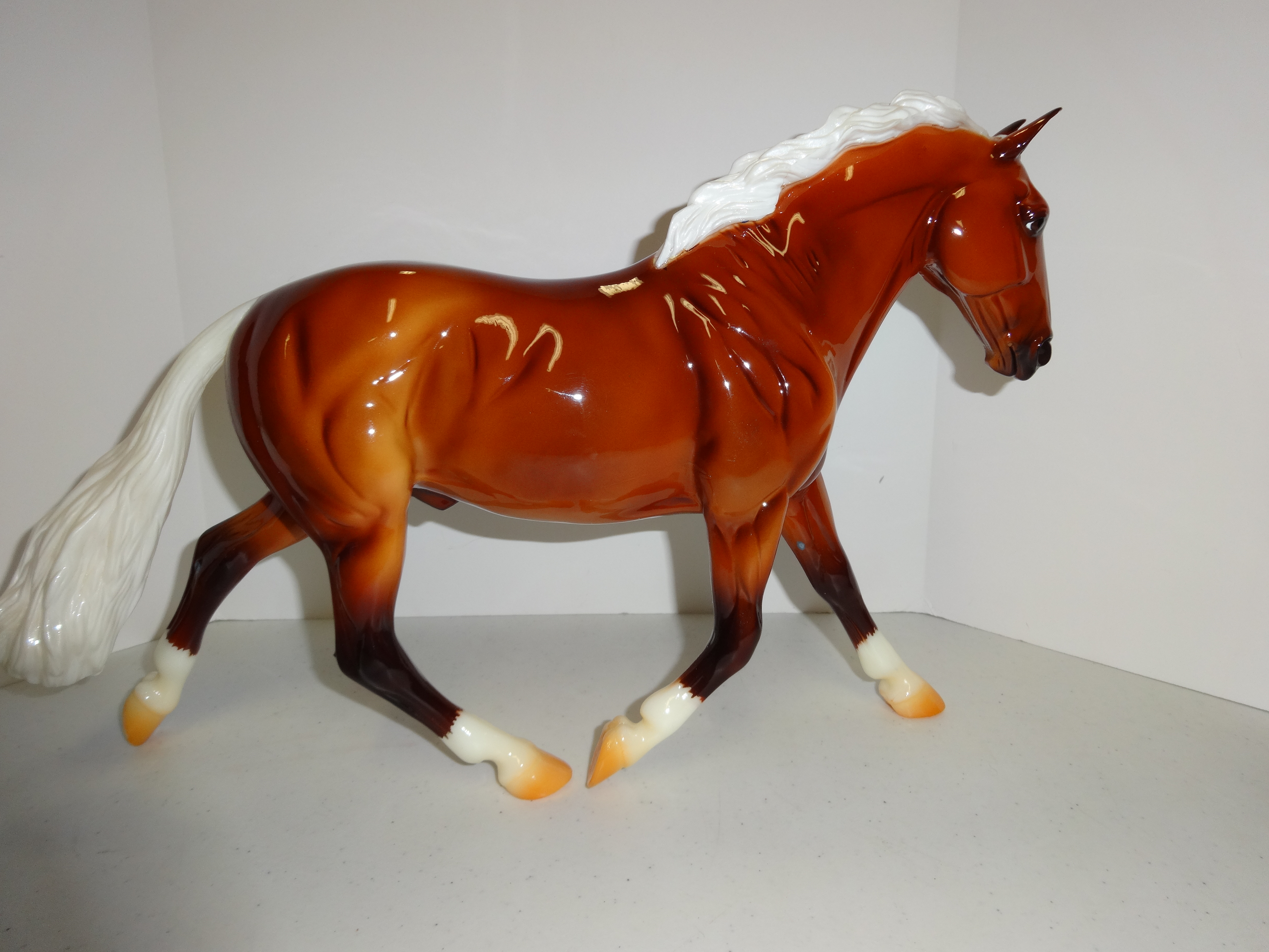 Breyer 2022 Breyerfest Rotating Draft Surprise Glossy Silver Bay